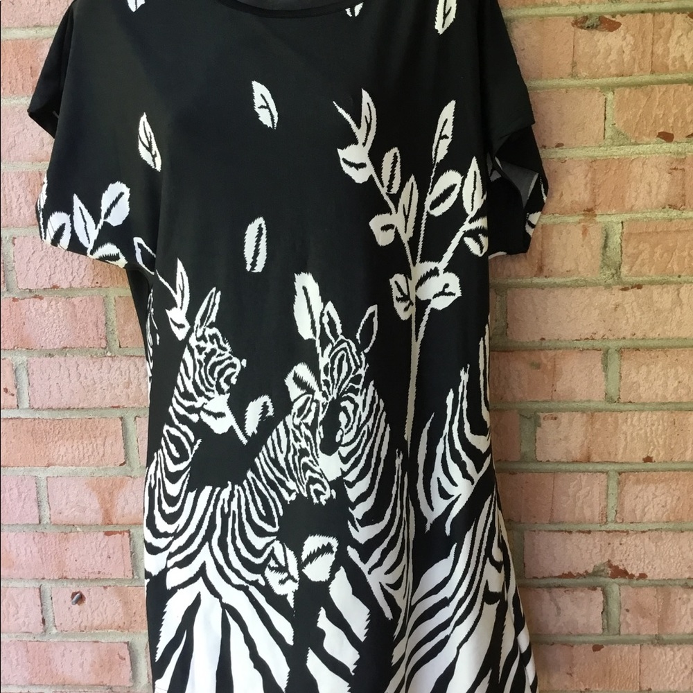 Short sleeve tunic with zebra design